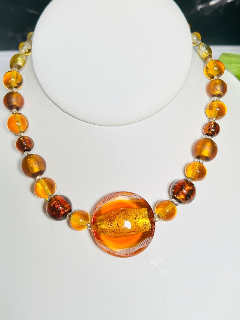 Striking Antica Murrina Venetian Murano Glass Gold Foil beaded necklace - Picture 3 of 14